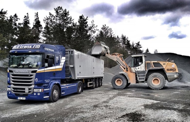 Transport of aggregates, gravel and sand